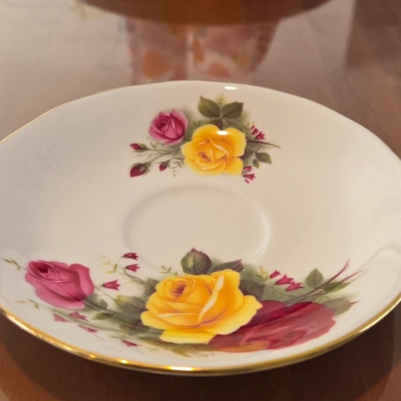 Queen Anne Bone China Tea Cup and Saucer Set Red Yellow Pink Roses 8519 England - Picture 3 of 7